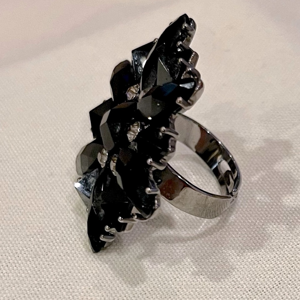 Givenchy Vintage Ring - Picture 5 of 16